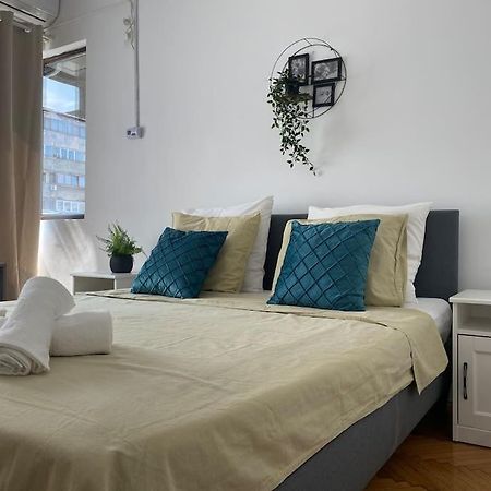 2 Bedroom Apartment With Terrace In City Center Bukareszt Zewnętrze zdjęcie