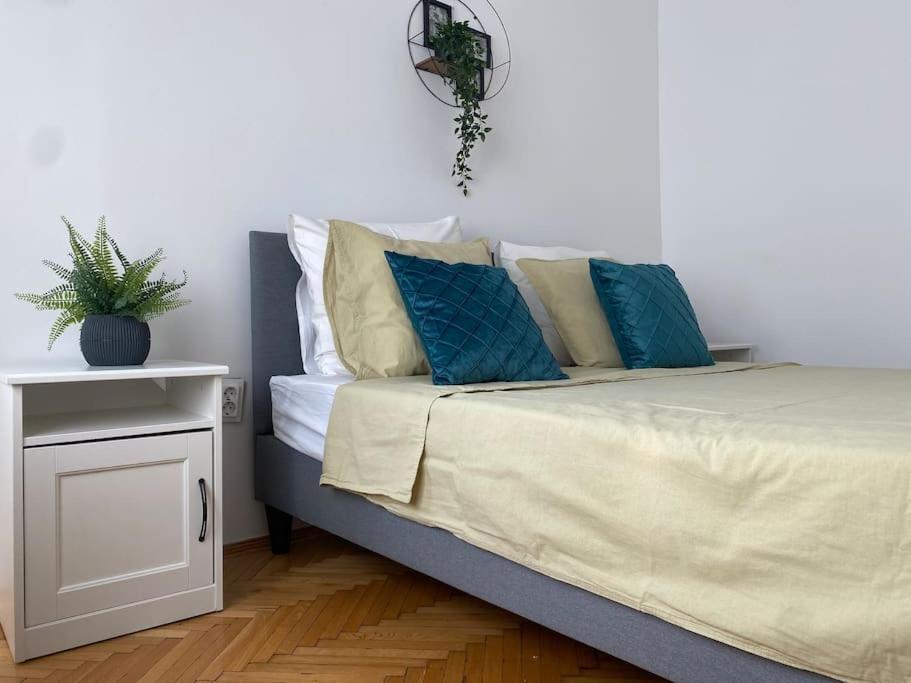 2 Bedroom Apartment With Terrace In City Center Bukareszt Zewnętrze zdjęcie