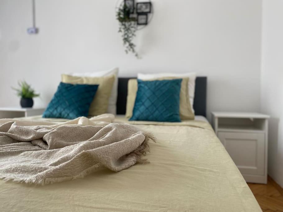 2 Bedroom Apartment With Terrace In City Center Bukareszt Zewnętrze zdjęcie